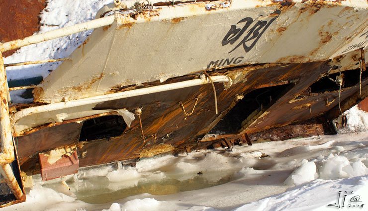 abandoned-frozen-ships-06