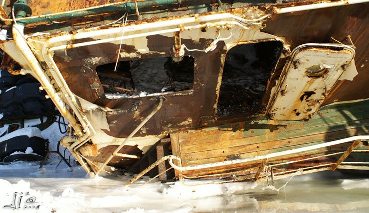 abandoned-frozen-ships-09