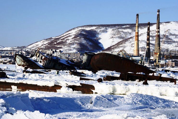 abandoned-frozen-ships-15