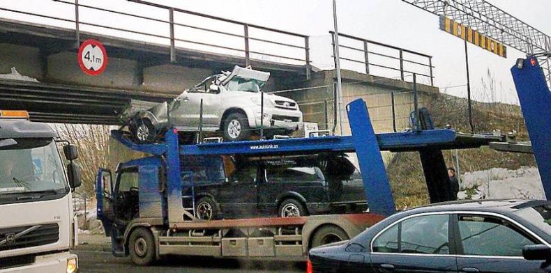 crash-under-bridge-02