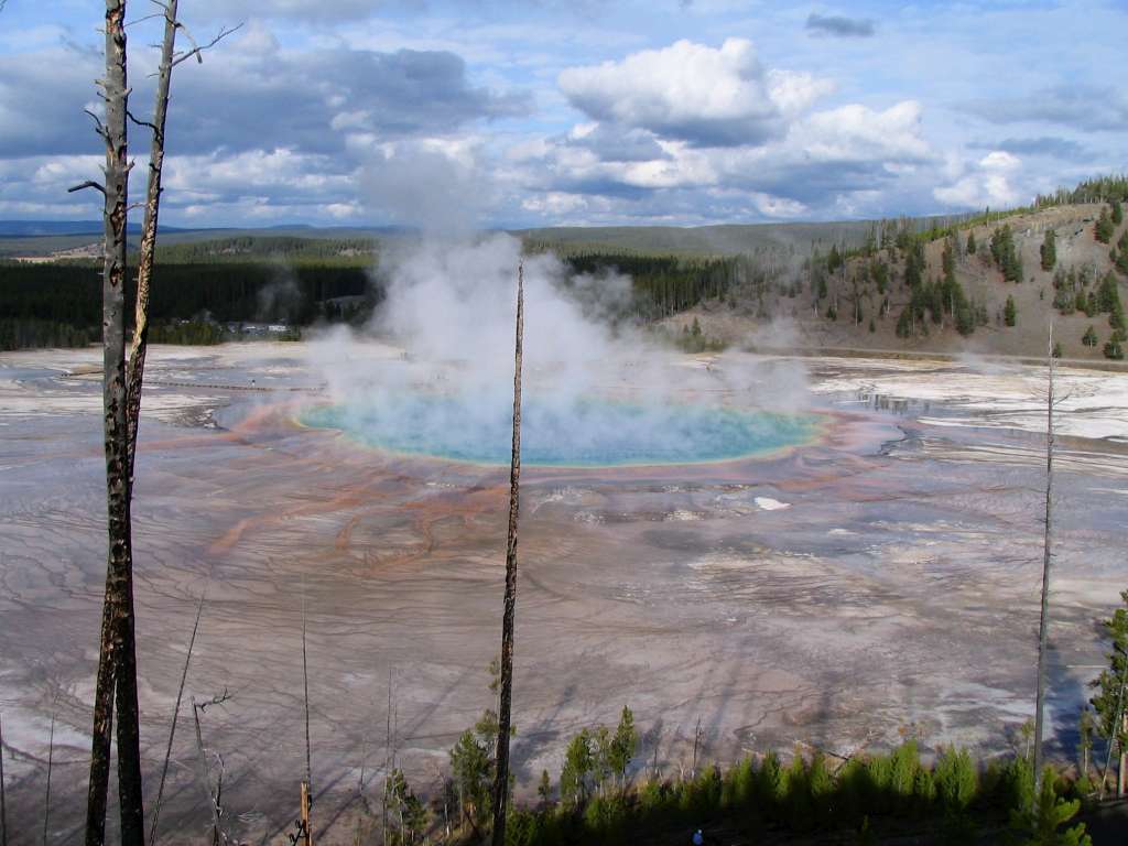 grand-prismatic-spring-03