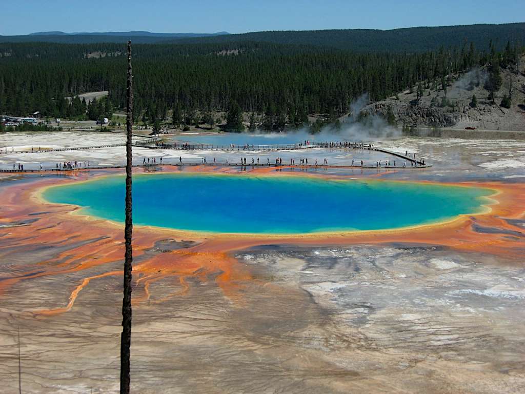 grand-prismatic-spring-11