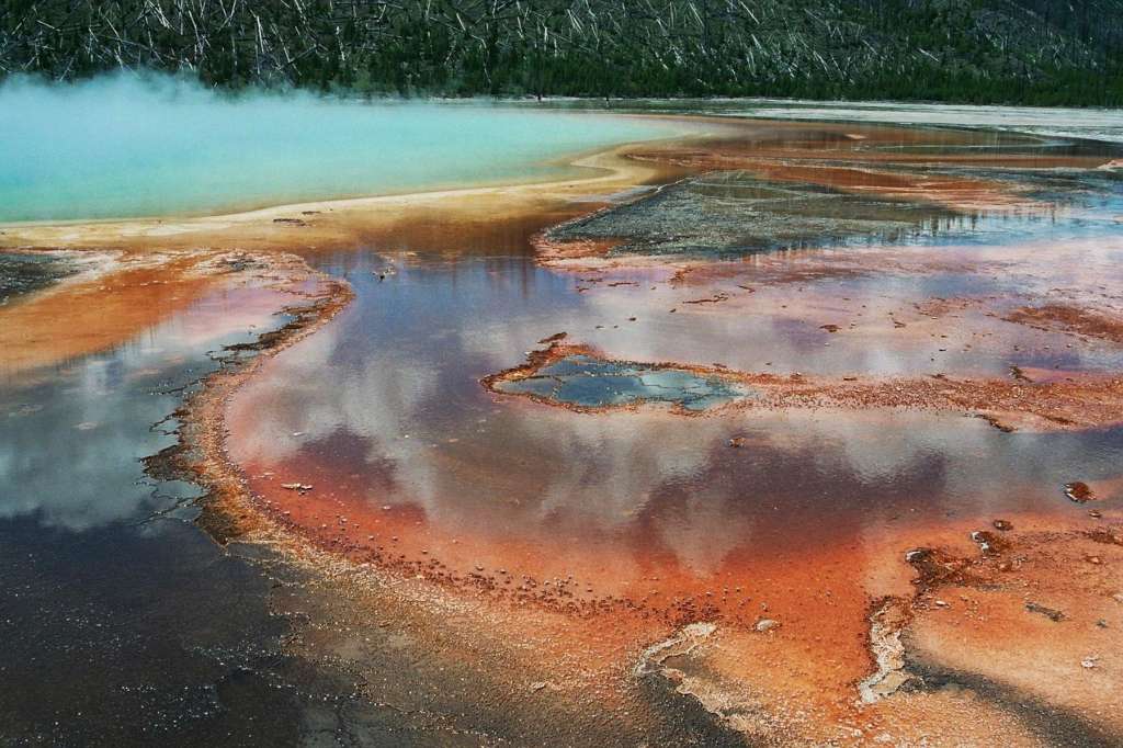 grand-prismatic-spring-18