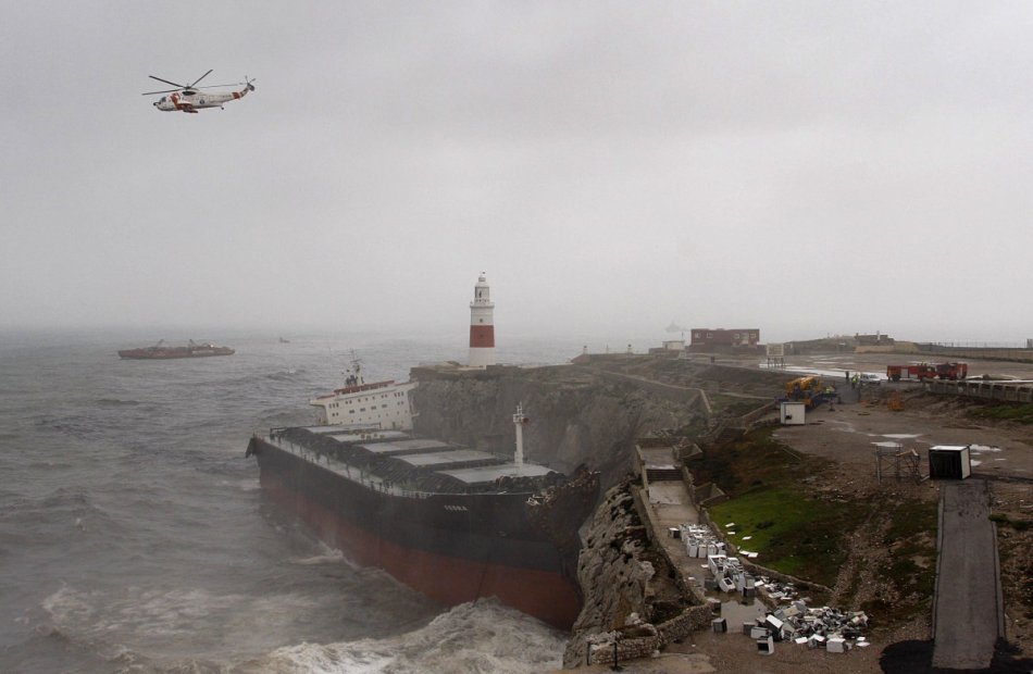 korabl-vrezalsya-v-bereg-02