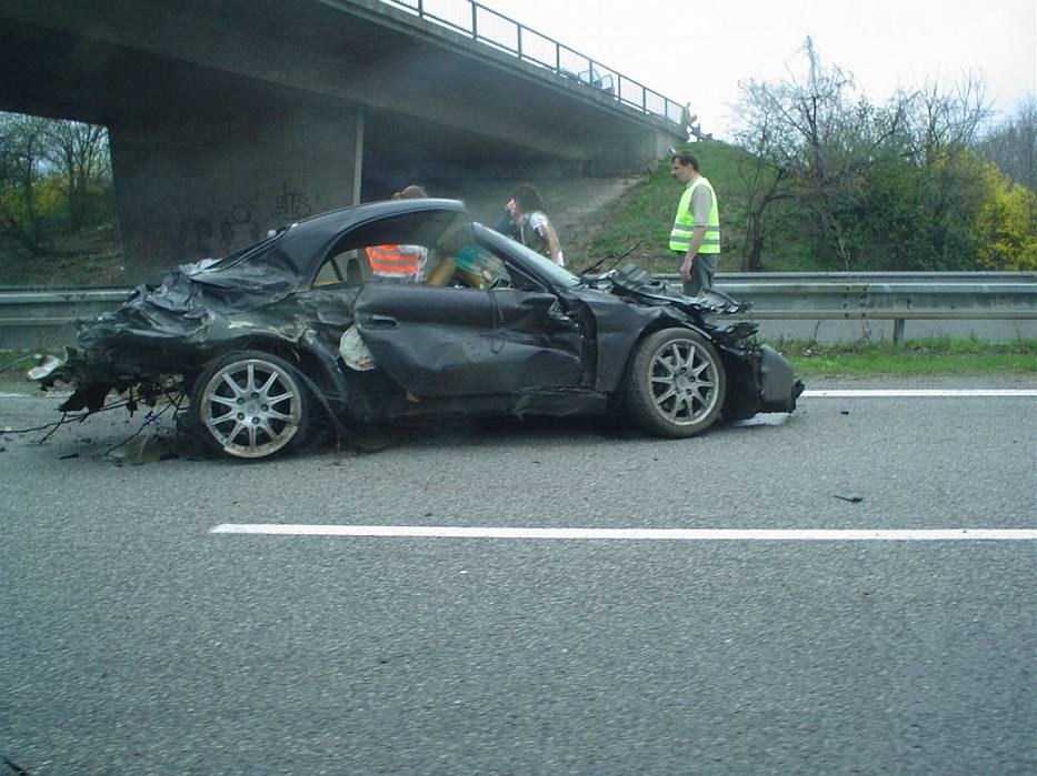 porsche-car-crash-01