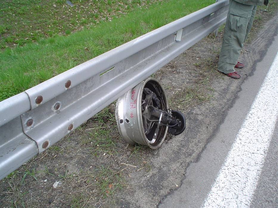 porsche-car-crash-02