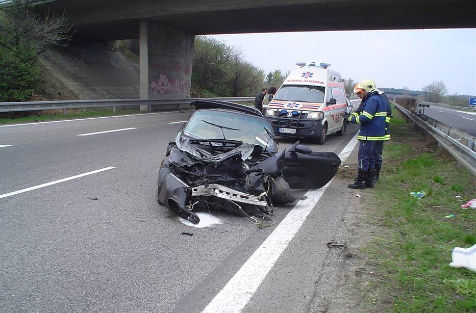 porsche-car-crash-09