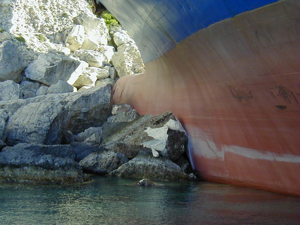 alv-star-ship-wreck-03