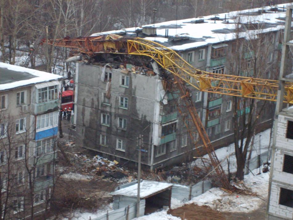 padenie-krana-v-novgorode-08