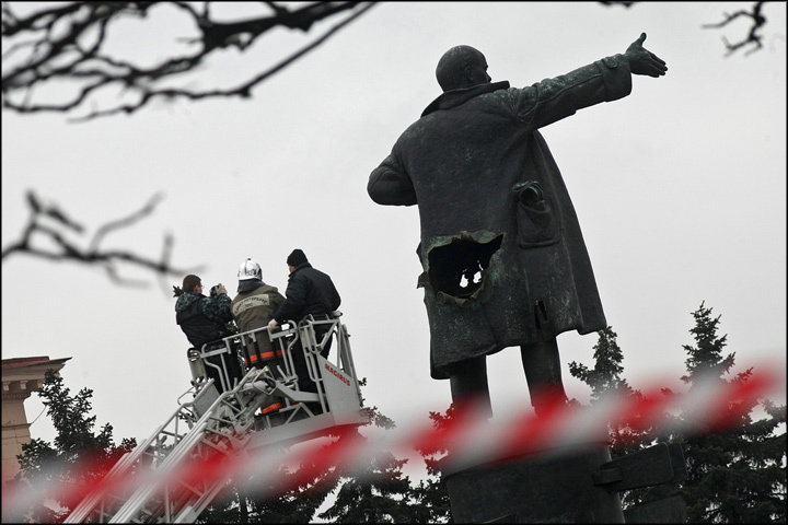 vzriv-pamyatnika-leninu-02