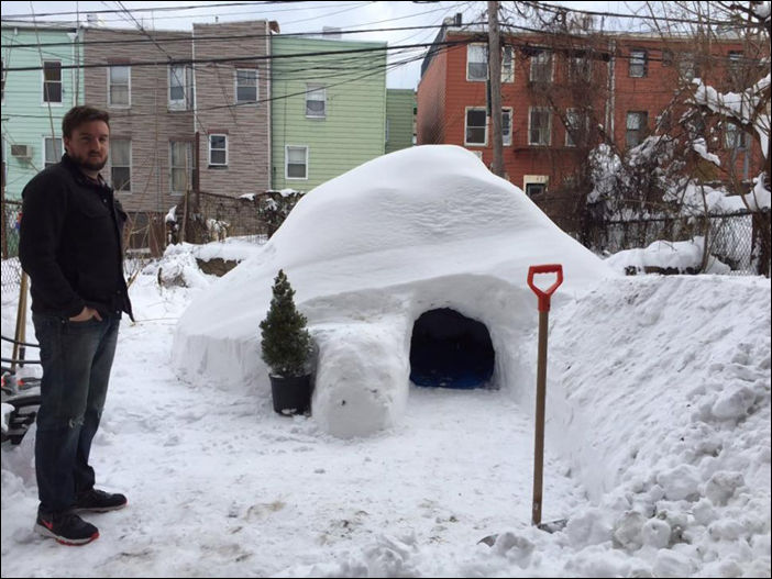 Житель Бруклина построил иглу и попытался сдать его в аренду за $200