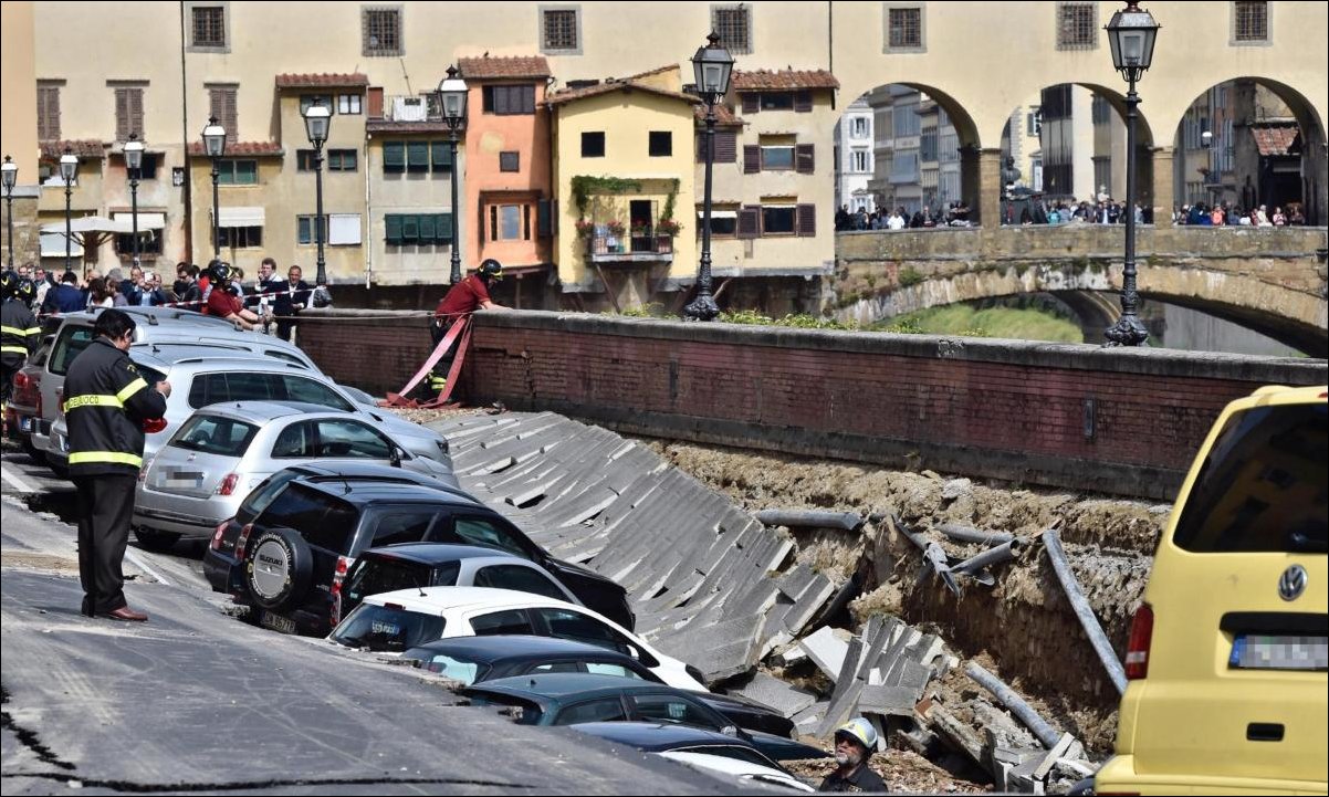 florence-road-collapse-002