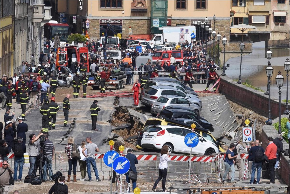 florence-road-collapse-003