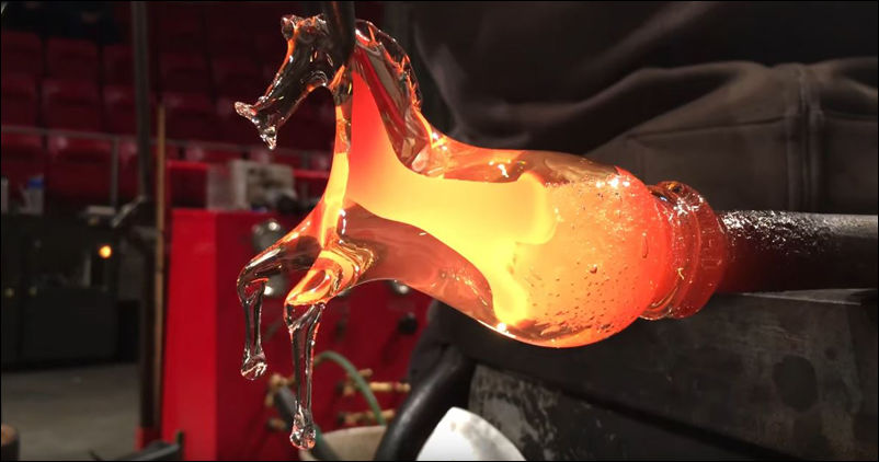 glass-blower-horse-sculpture-close-up